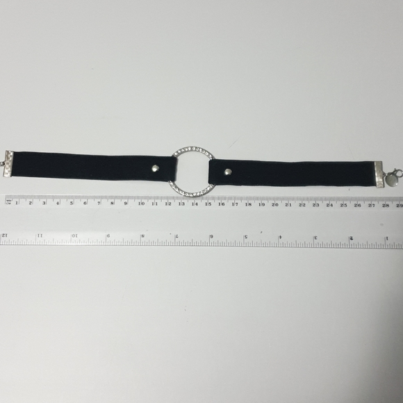 Black velvet and silver crystal o ring choker - Picture 8 of 9